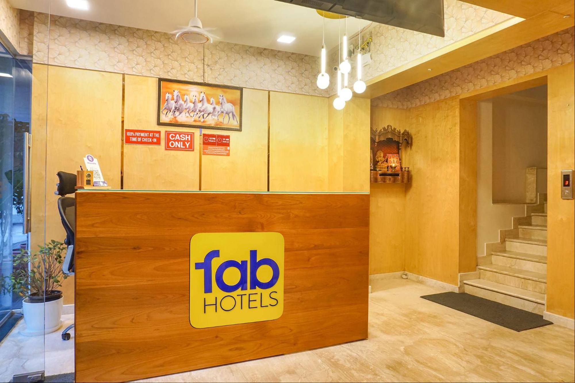 Hotel Fabhotel Executive Pearl - Nr Twin Tower